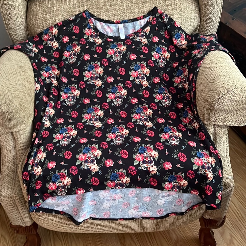 COPY - Lularoe Irma high-low sugar skull tunic M